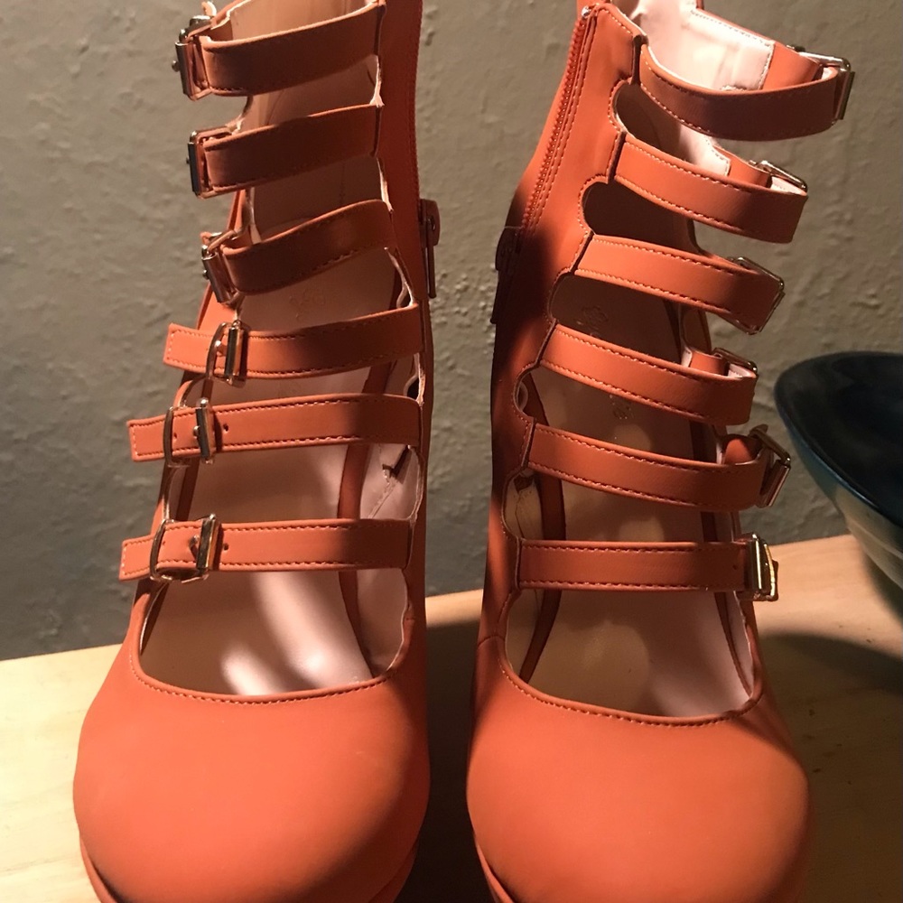 SUPER SEXY 6 STRAP WEDGES!